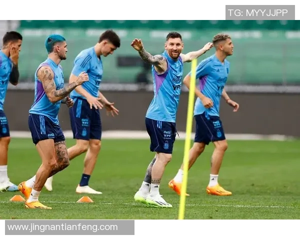 足球明星亲自指导梅西训练揭秘背后的辛勤付出与默默坚持