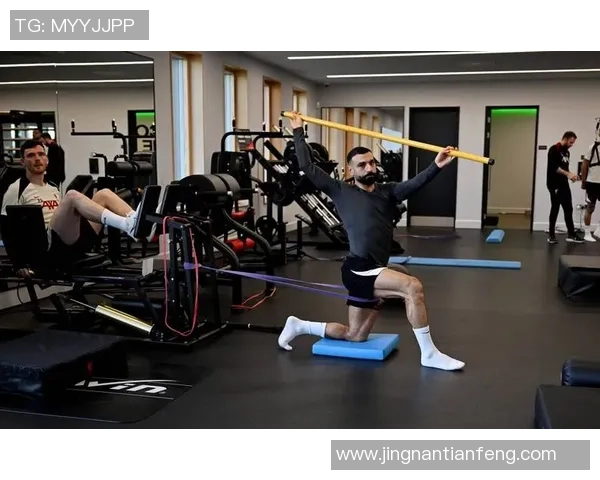 足球明星如何通过科学训练与饮食保持最佳状态与竞技水平的秘诀揭秘